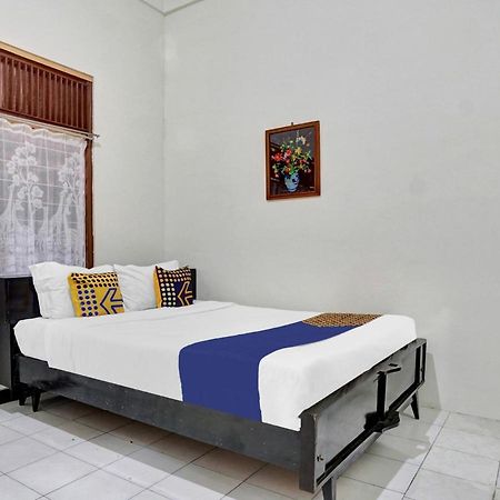 Oyo Life 90539 Taman Borobudur Guest House Syariah Blimbing  エクステリア 写真