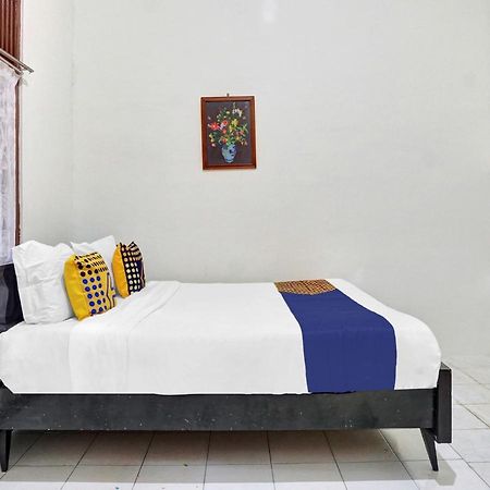 Oyo Life 90539 Taman Borobudur Guest House Syariah Blimbing  エクステリア 写真