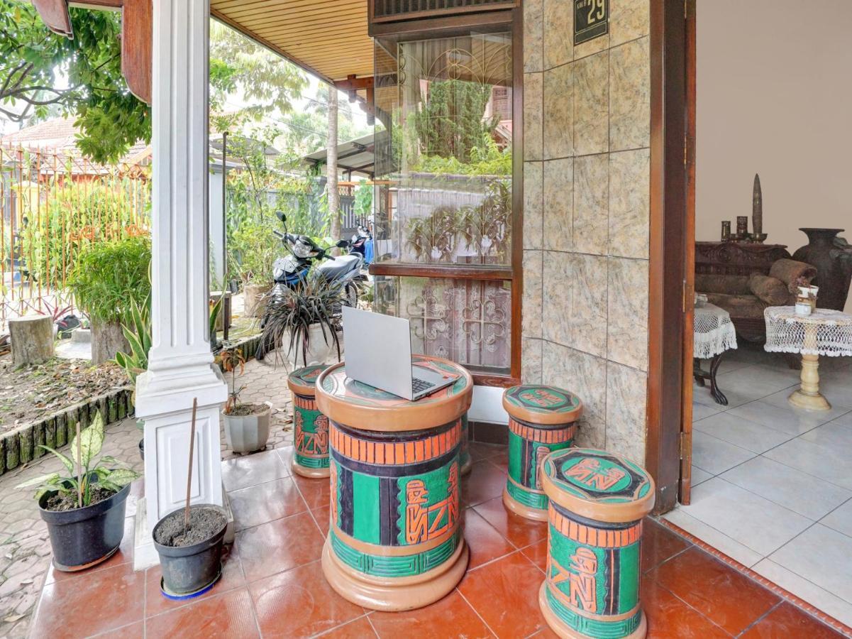 Oyo Life 90539 Taman Borobudur Guest House Syariah Blimbing  エクステリア 写真