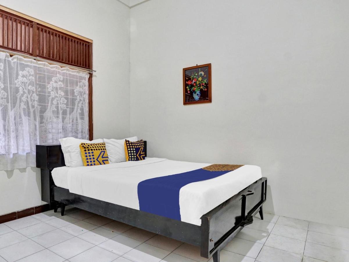Oyo Life 90539 Taman Borobudur Guest House Syariah Blimbing  エクステリア 写真