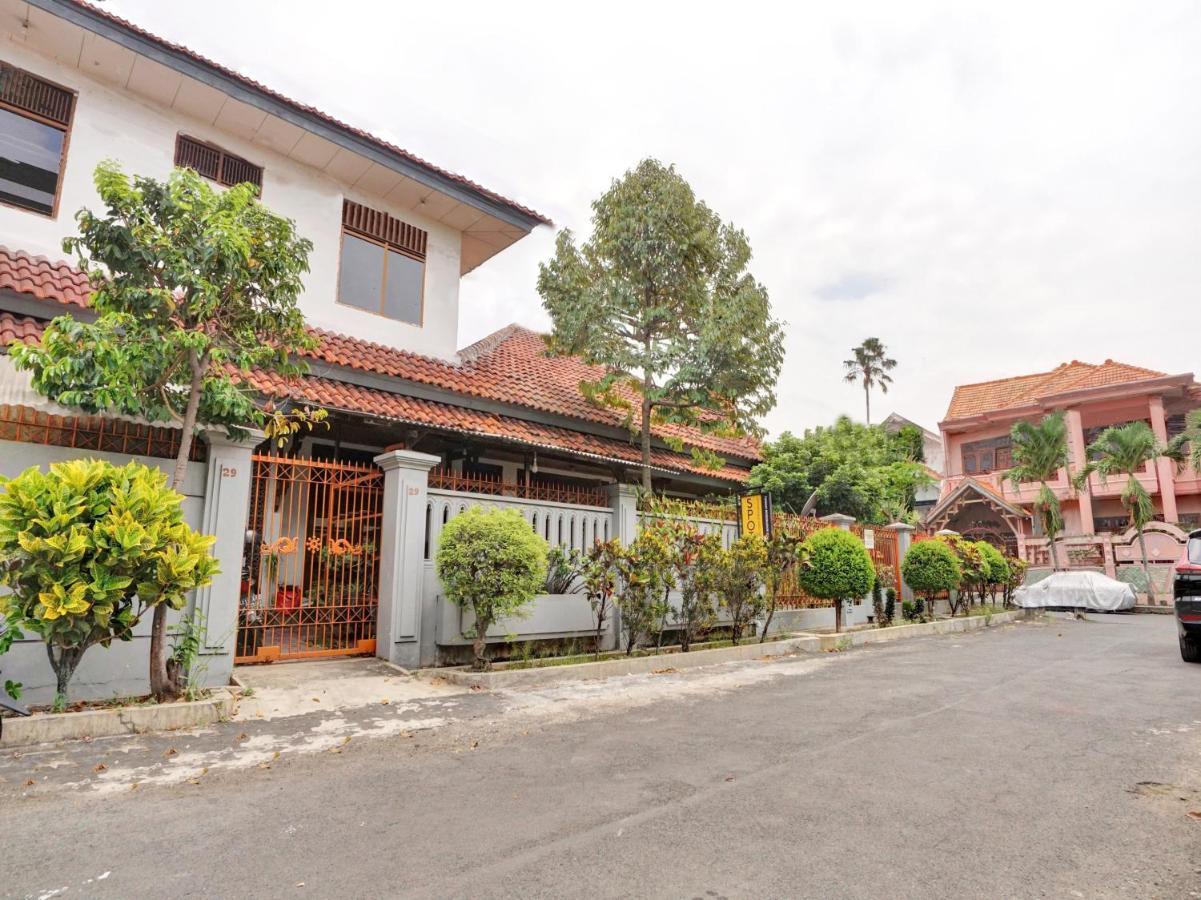 Oyo Life 90539 Taman Borobudur Guest House Syariah Blimbing  エクステリア 写真