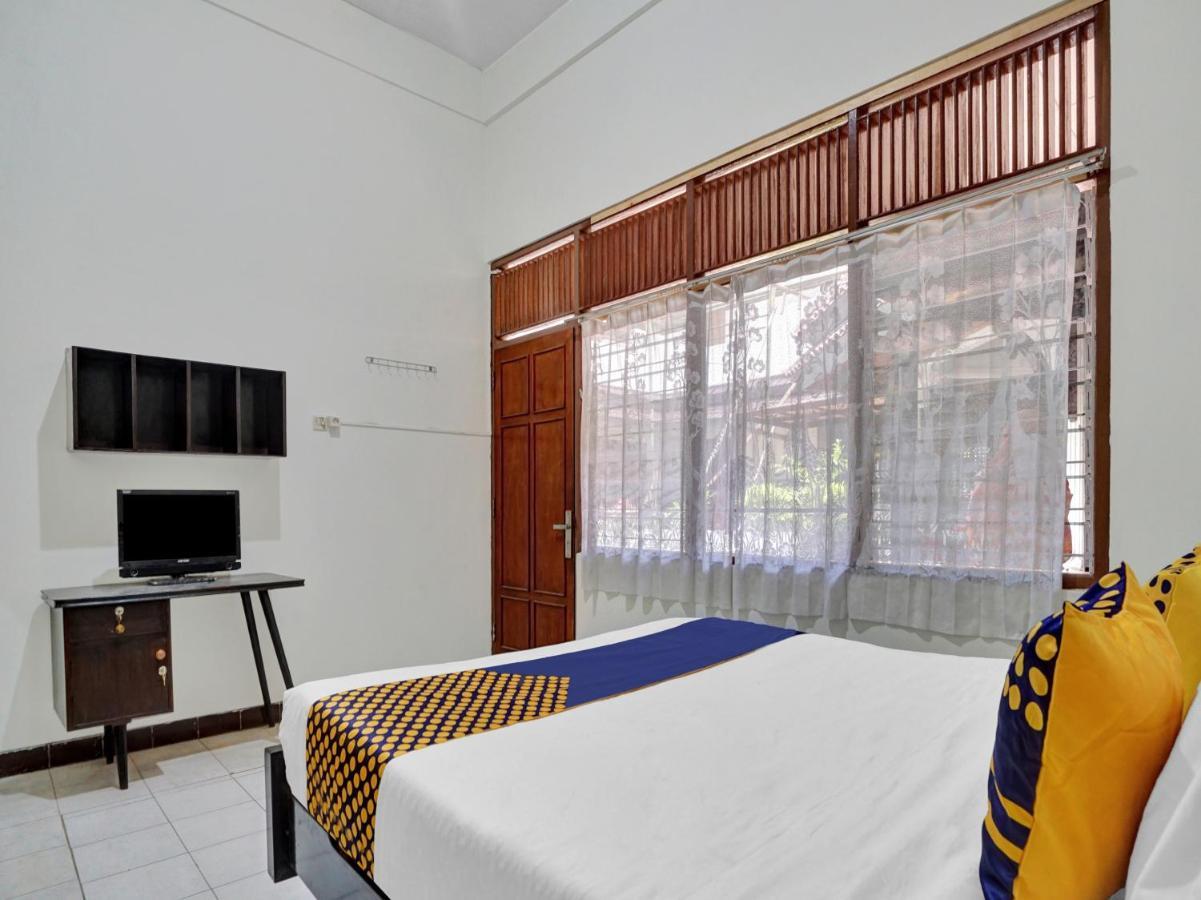 Oyo Life 90539 Taman Borobudur Guest House Syariah Blimbing  エクステリア 写真