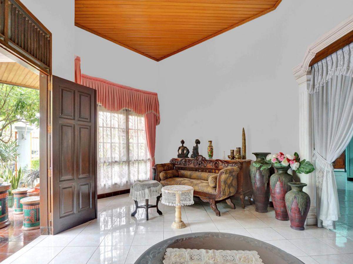 Oyo Life 90539 Taman Borobudur Guest House Syariah Blimbing  エクステリア 写真