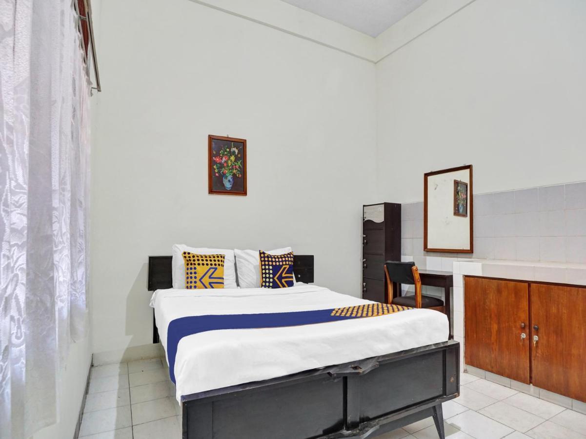 Oyo Life 90539 Taman Borobudur Guest House Syariah Blimbing  エクステリア 写真