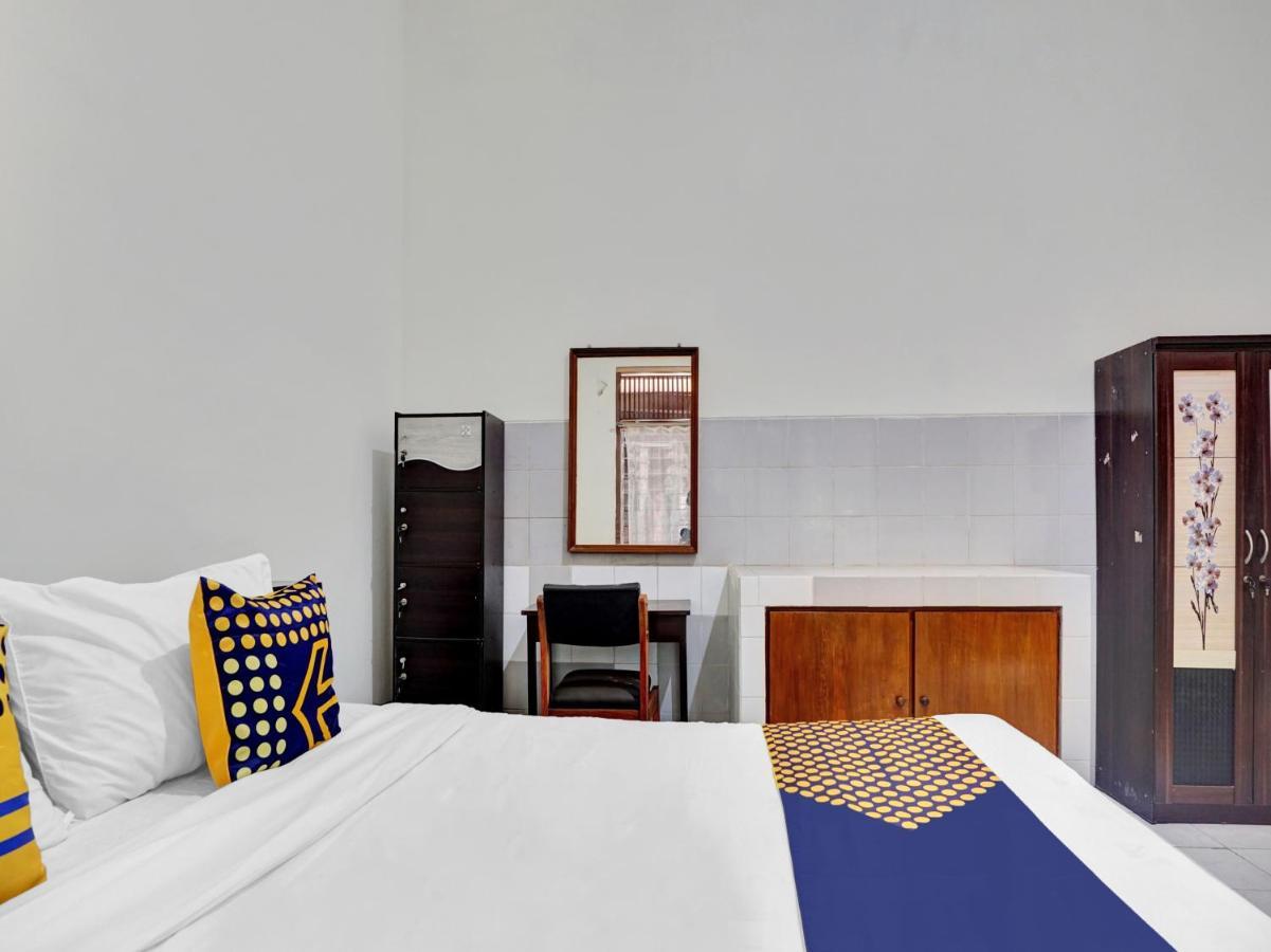 Oyo Life 90539 Taman Borobudur Guest House Syariah Blimbing  エクステリア 写真