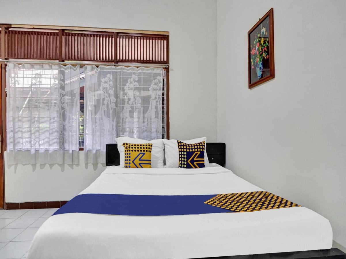 Oyo Life 90539 Taman Borobudur Guest House Syariah Blimbing  エクステリア 写真