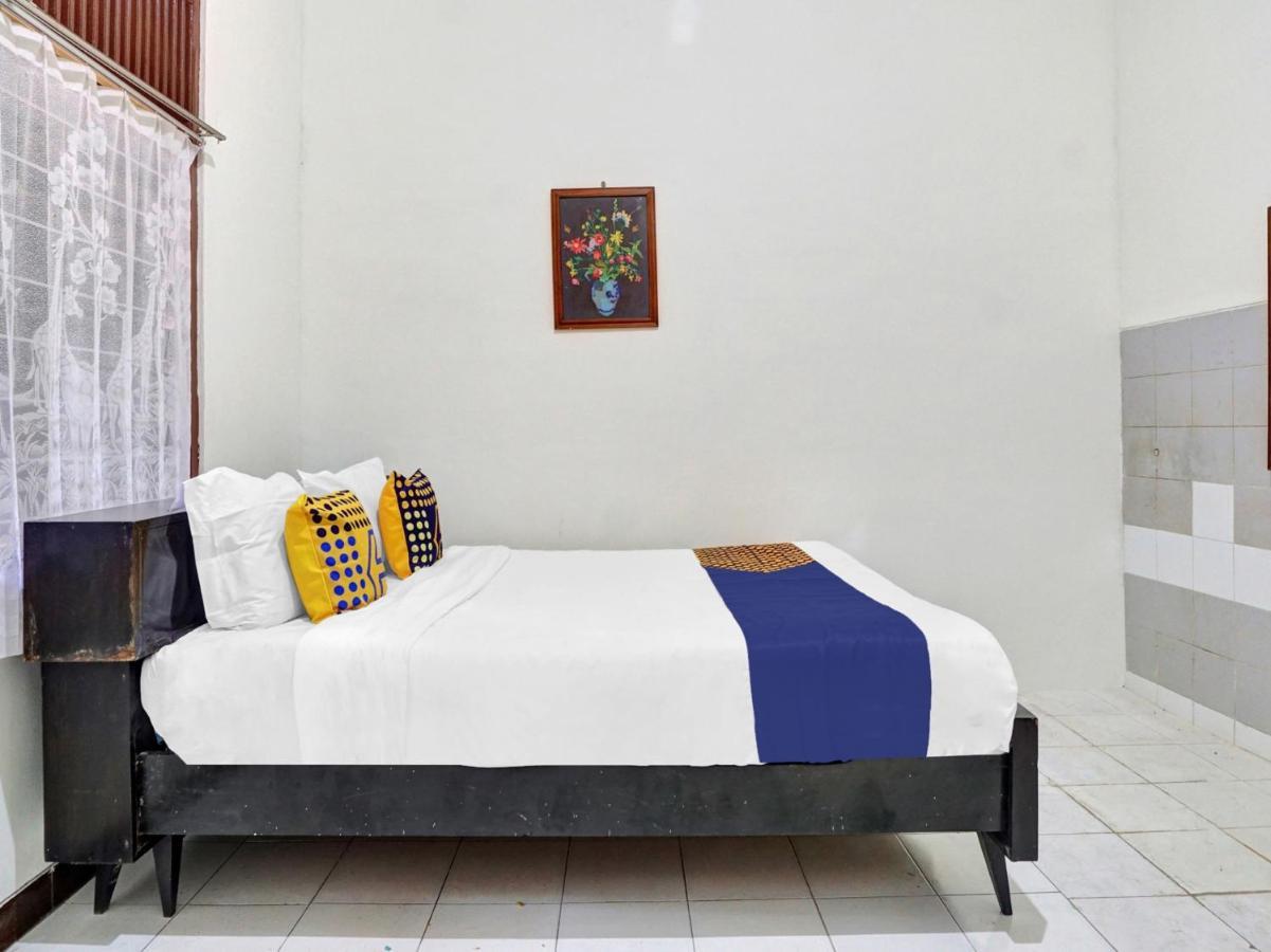 Oyo Life 90539 Taman Borobudur Guest House Syariah Blimbing  エクステリア 写真