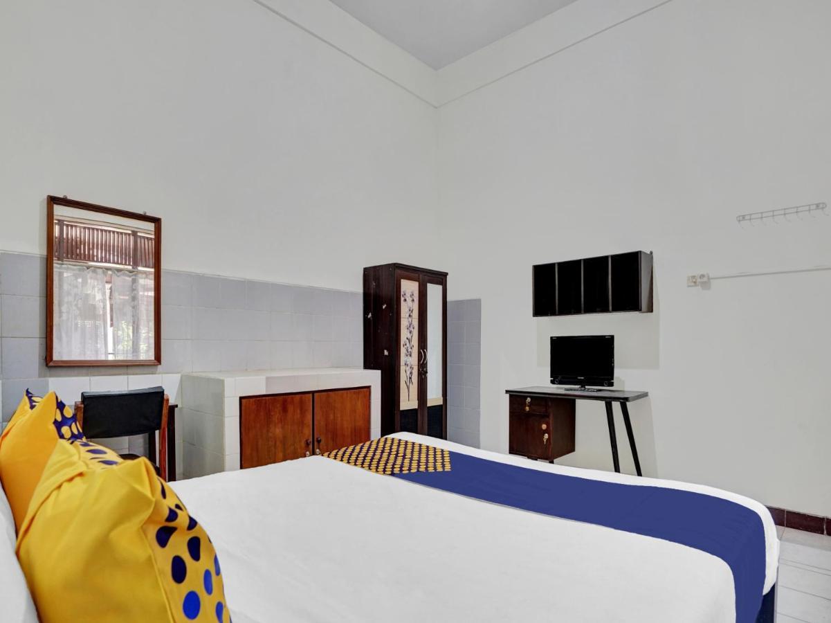 Oyo Life 90539 Taman Borobudur Guest House Syariah Blimbing  エクステリア 写真