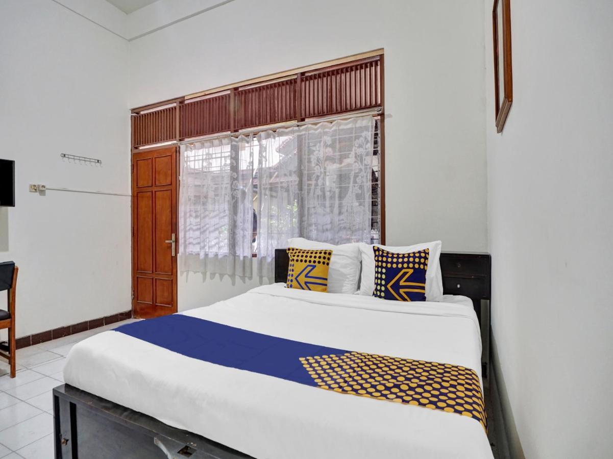 Oyo Life 90539 Taman Borobudur Guest House Syariah Blimbing  エクステリア 写真
