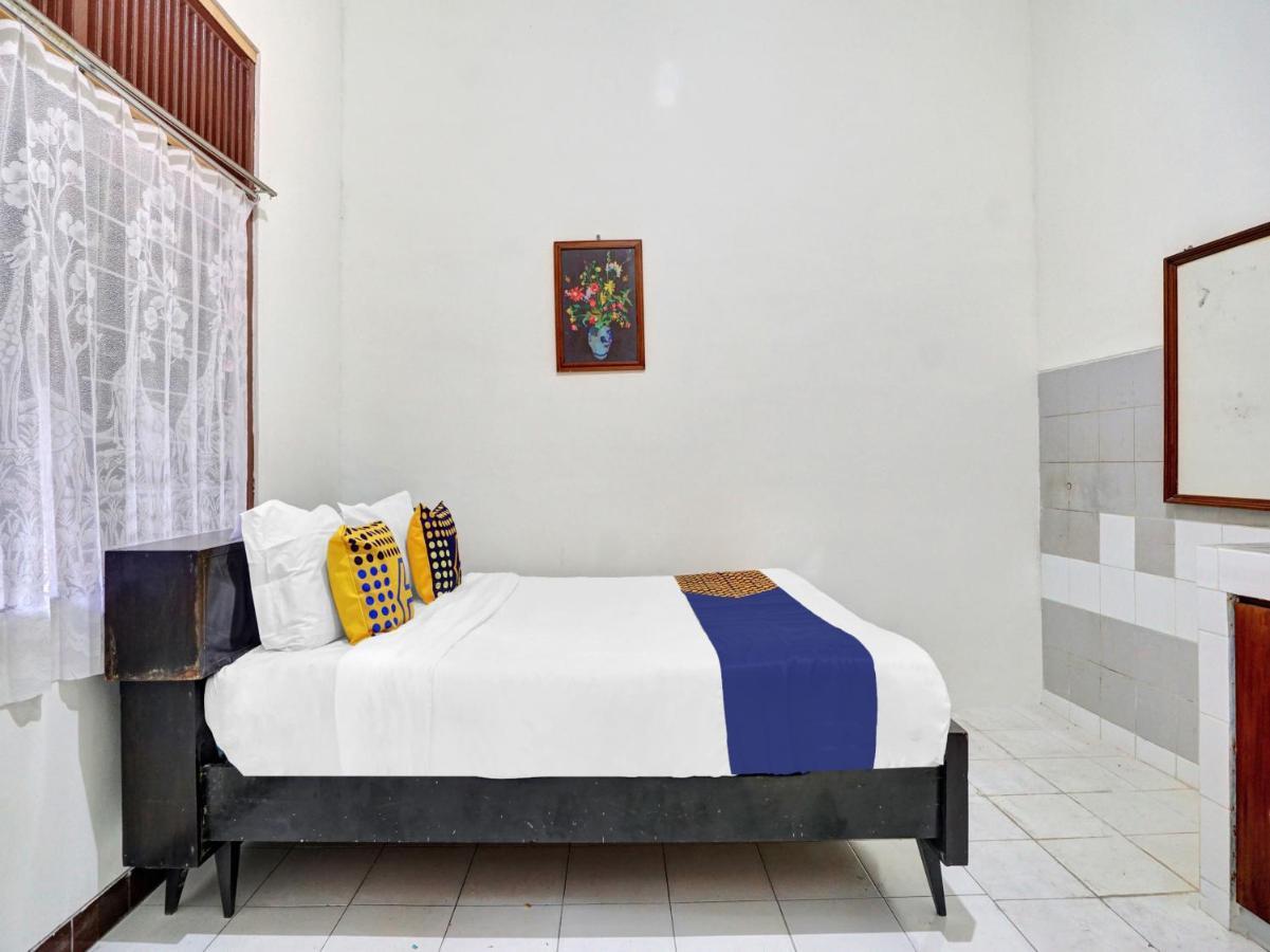 Oyo Life 90539 Taman Borobudur Guest House Syariah Blimbing  エクステリア 写真