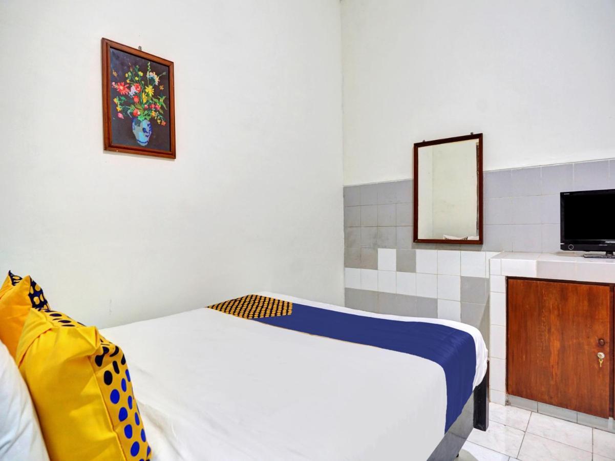 Oyo Life 90539 Taman Borobudur Guest House Syariah Blimbing  エクステリア 写真